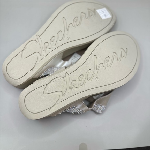 Skechers Women's Palm Springs Windsor Flip Flop. Color: Champagne. Size 9 - Picture 4 of 9